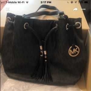 Black Michael kors bag